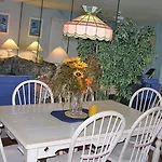 Harbour Club B16