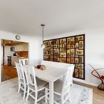81 Beach Hill 210