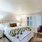 81 Beach Hill 210
