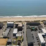 Modern 3-Br Ocean Block Apt Walk To The Beach