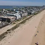Modern 3-Br Ocean Block Apt Walk To The Beach