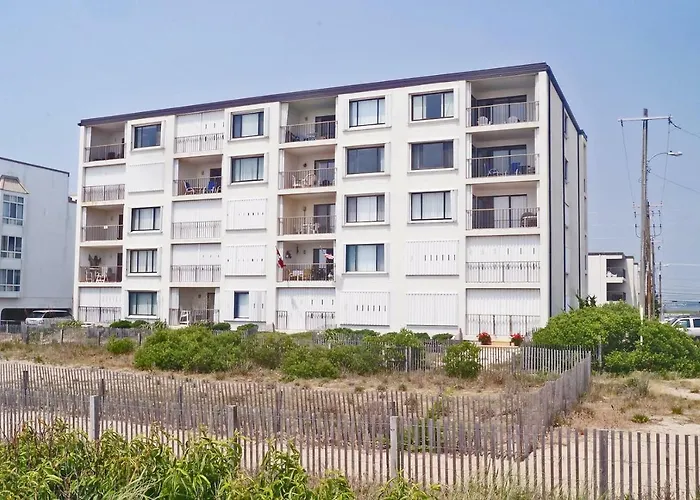 Even Keel 404 Apartment