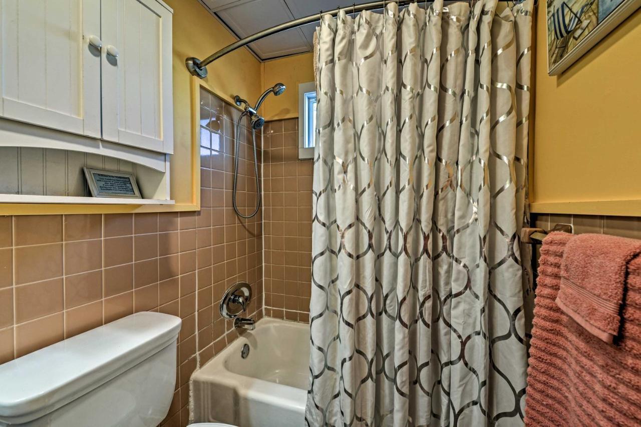 Bright Ocean Escape With Direct Access! Apartment