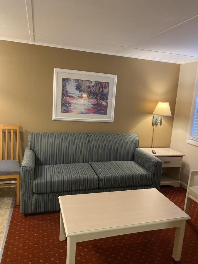 The Admiral Hotel/motel Motel