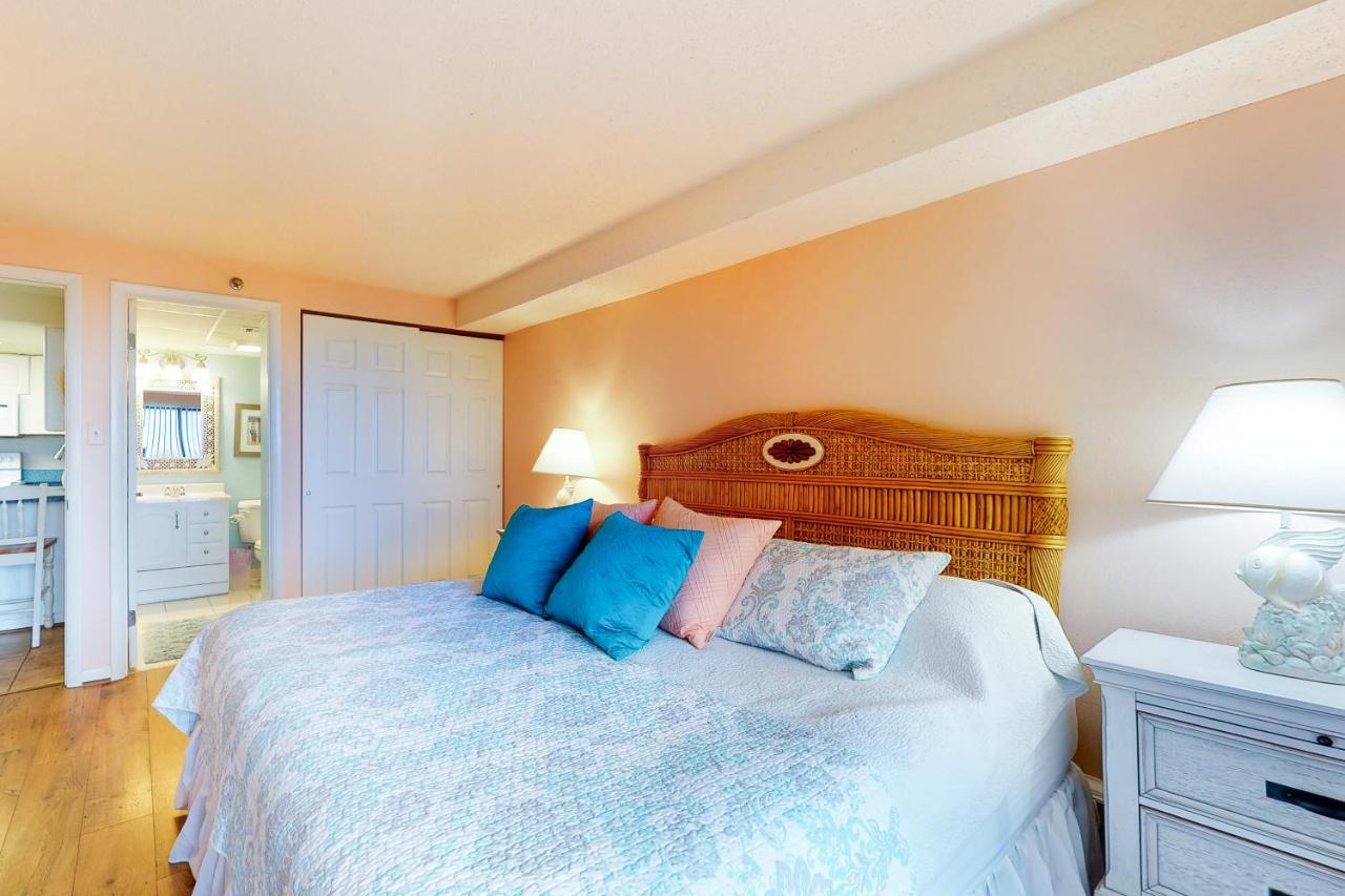 Sandy Square Apartment *