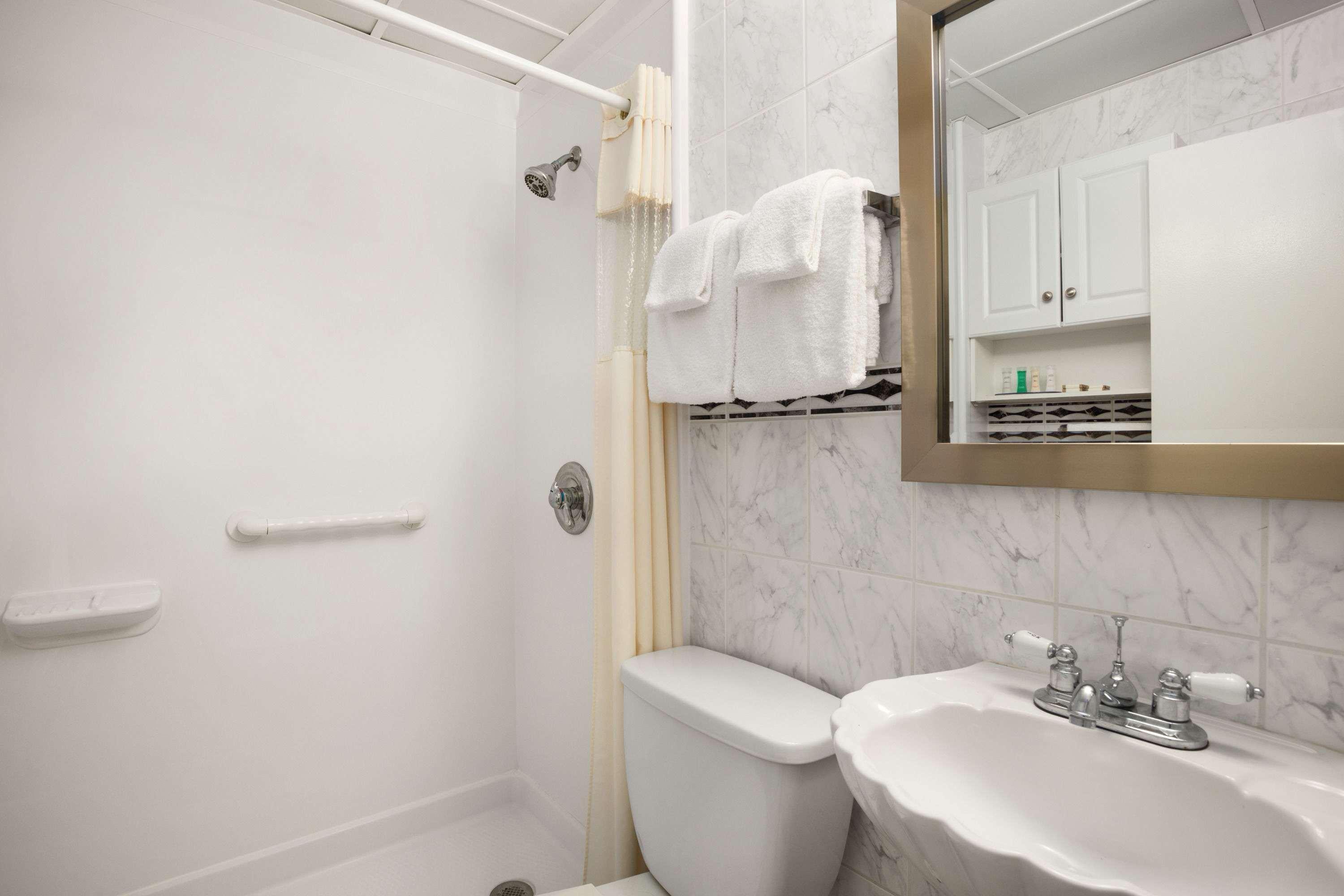 Howard Johnson By Wyndham Ocean Oceanfront