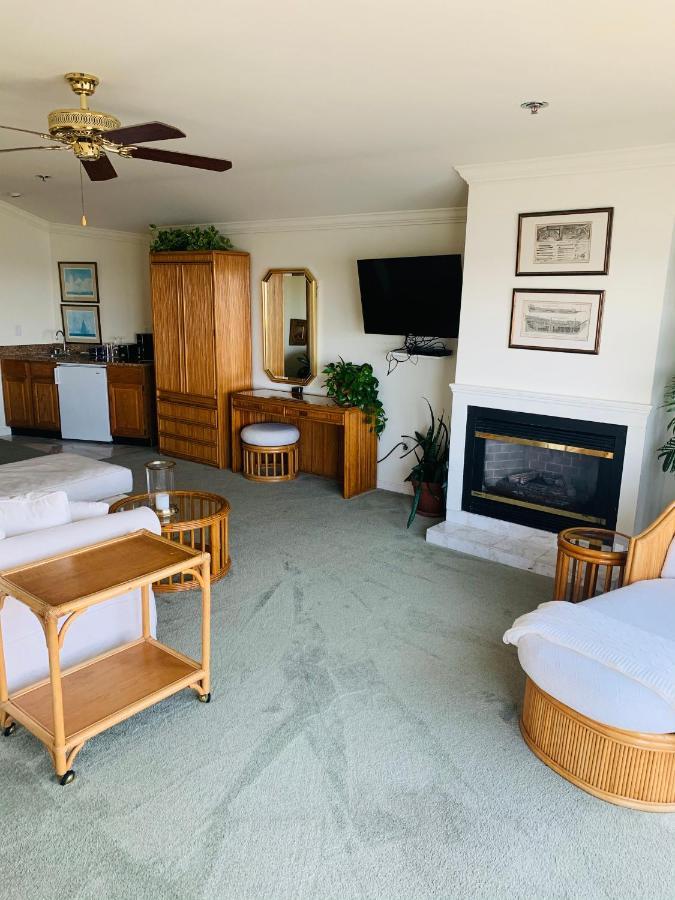 Lighthouse Club Hotel