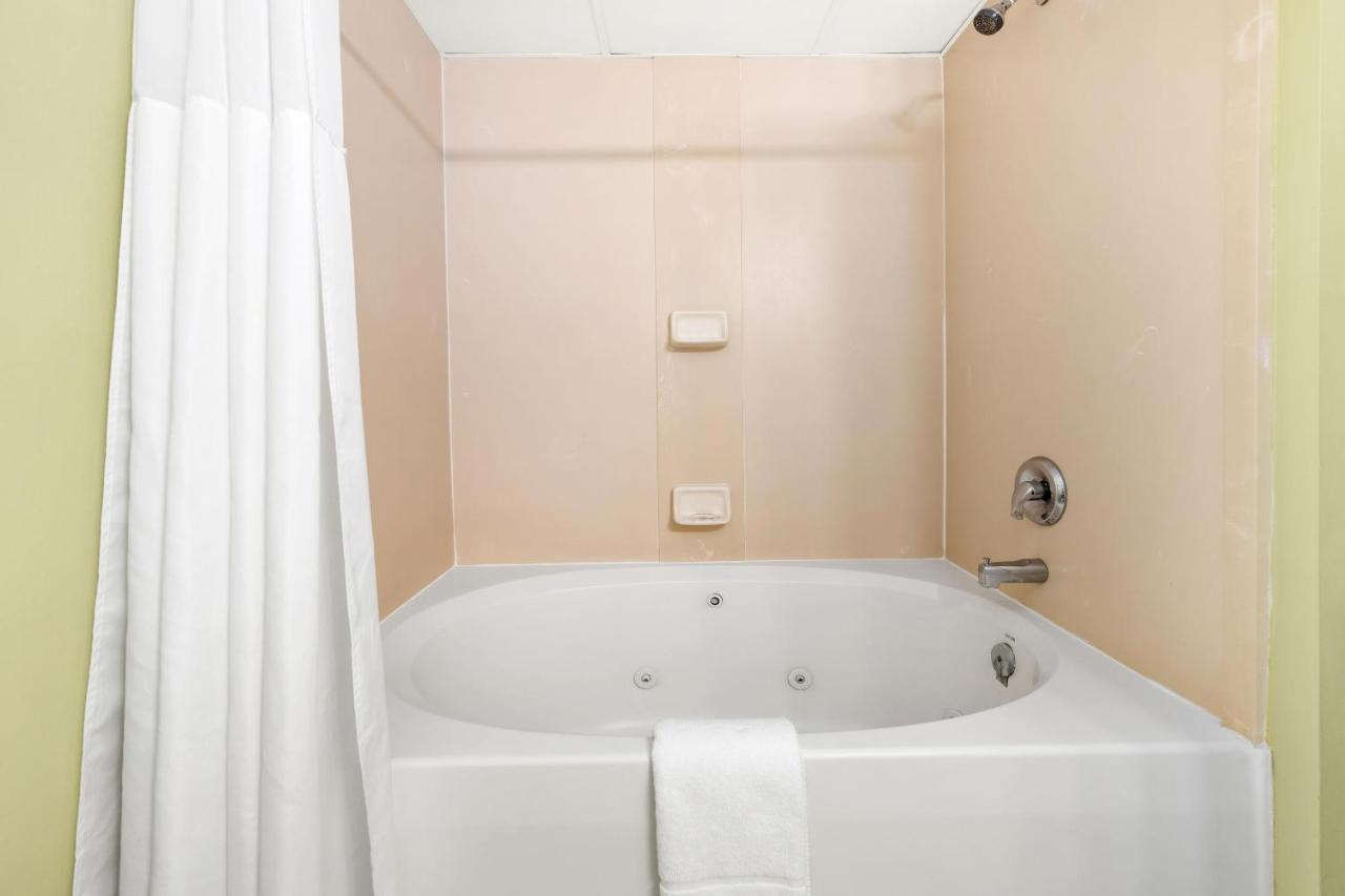 Hotel Tidelands Caribbean Boardwalk And