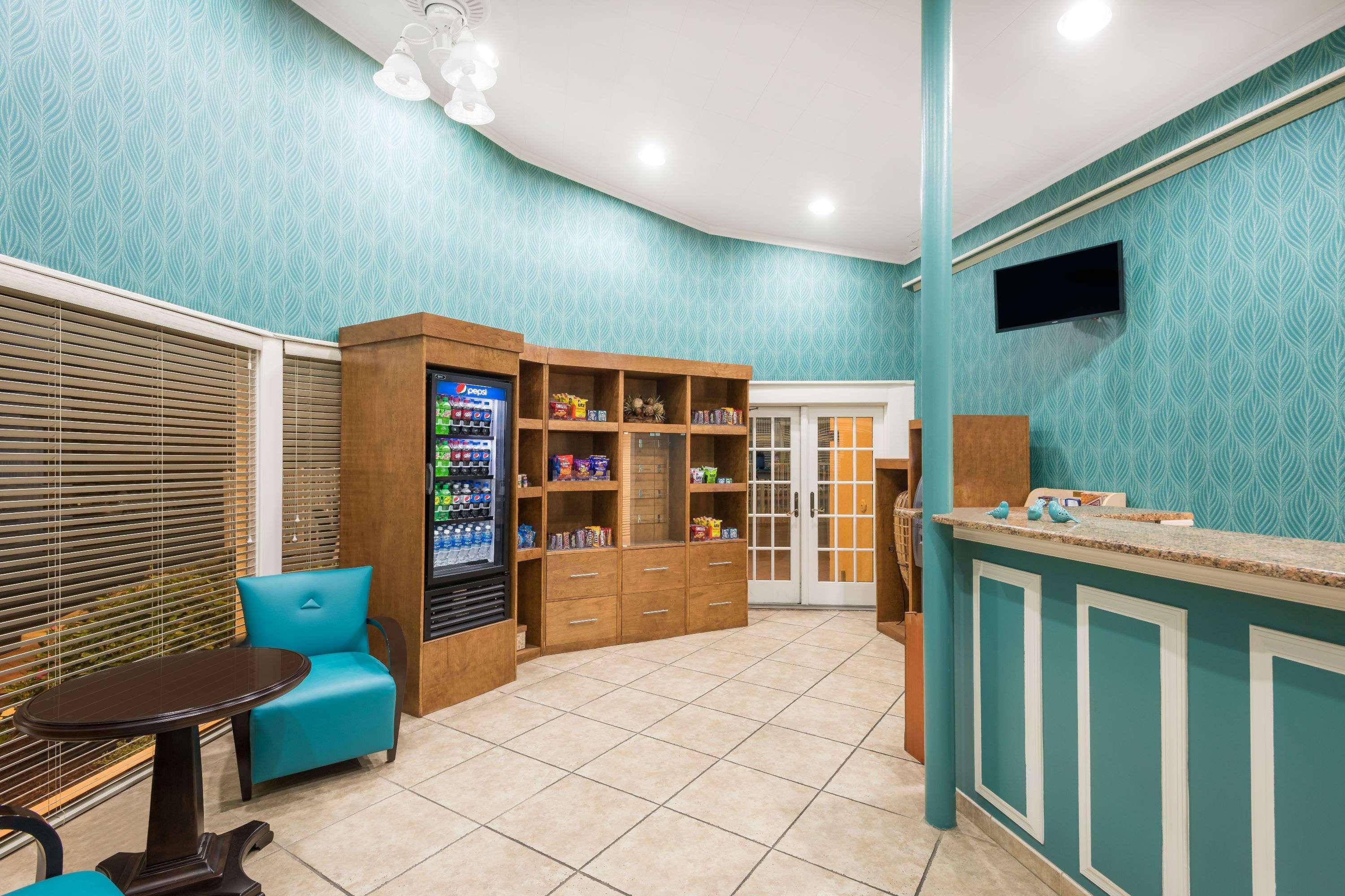 Howard Johnson By Wyndham Ocean Oceanfront 2*