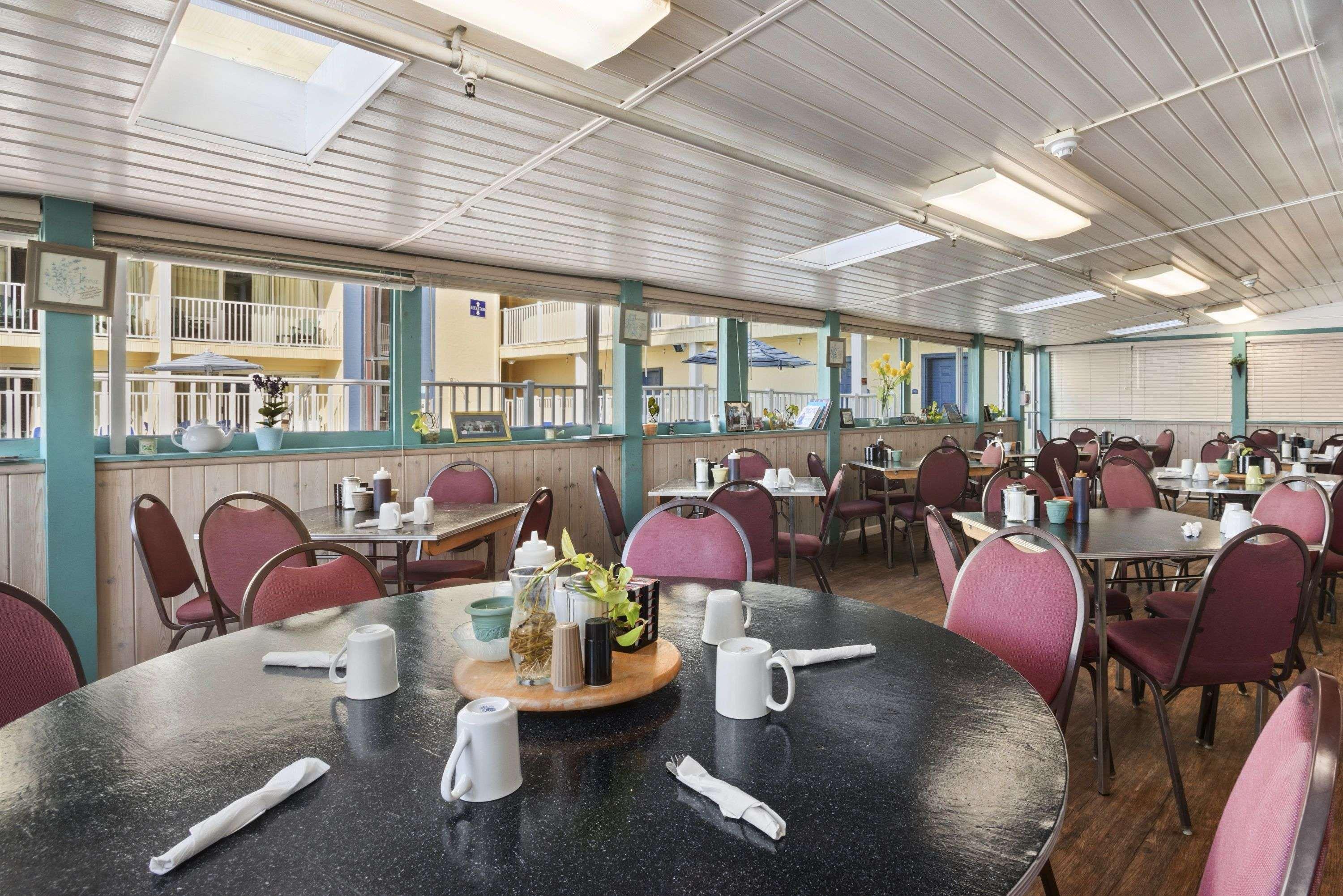 Howard Johnson By Wyndham Ocean Oceanfront