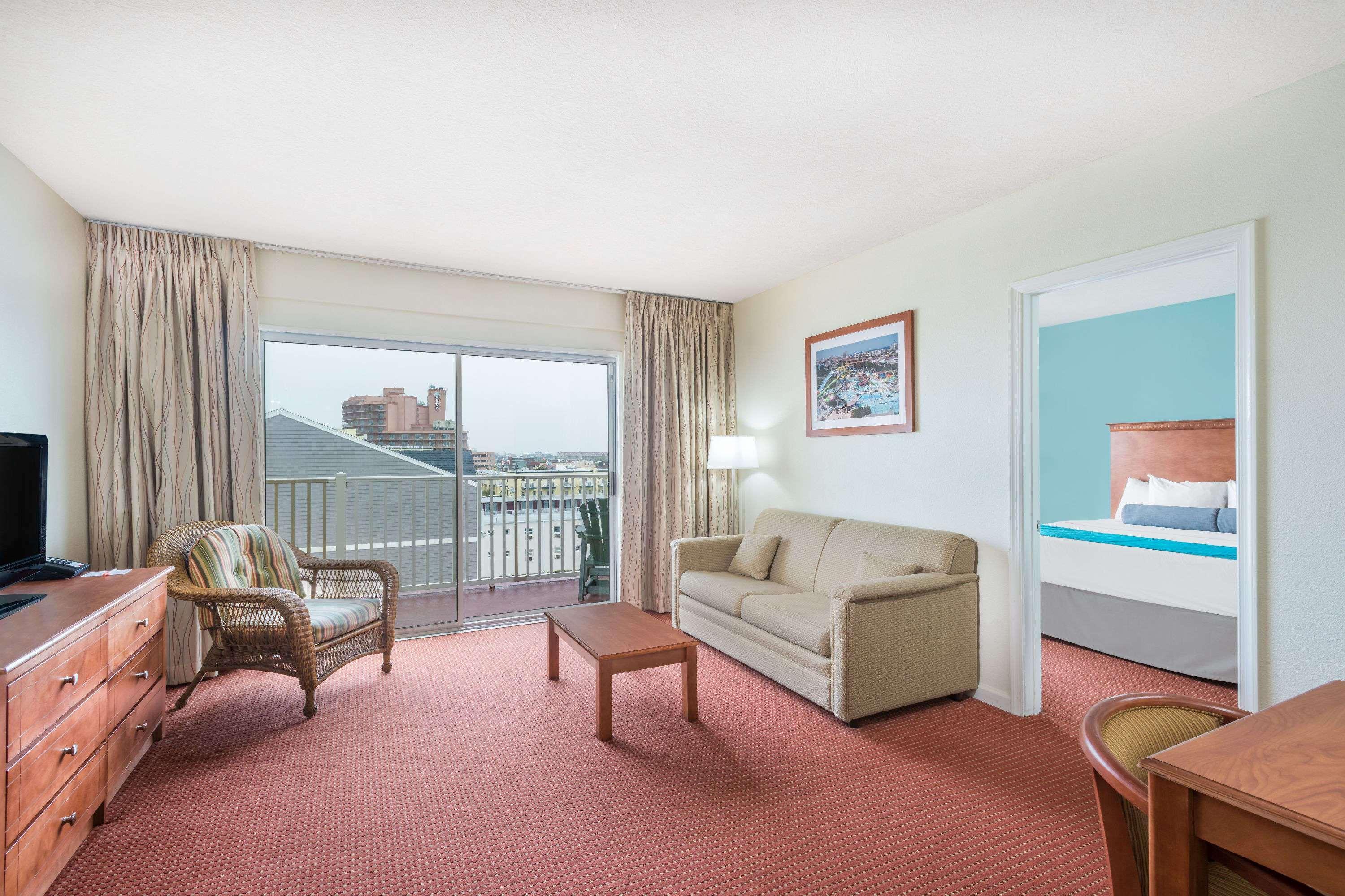 Howard Johnson By Wyndham Ocean Oceanfront Hotel