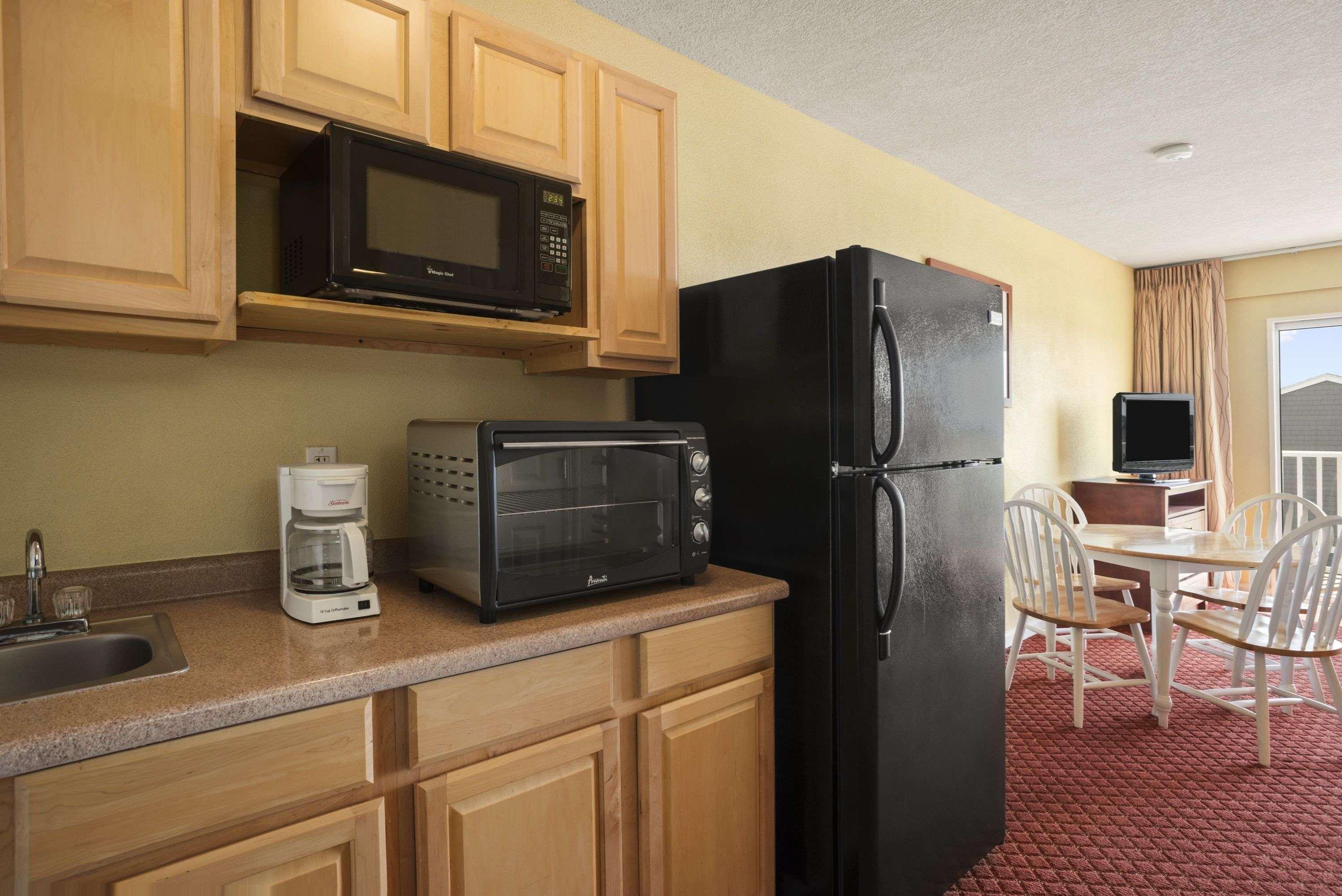 Howard Johnson By Wyndham Ocean Oceanfront