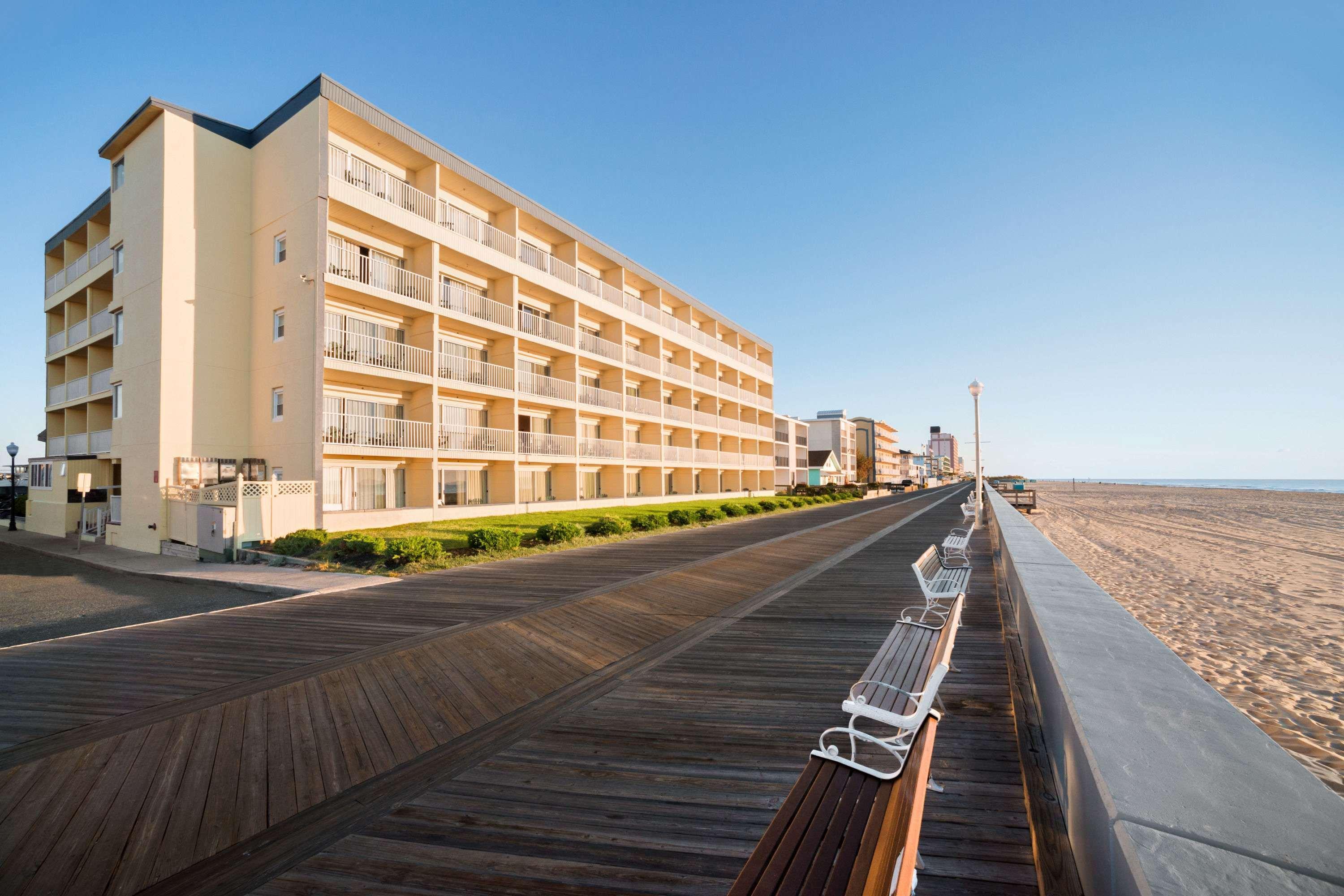 Howard Johnson By Wyndham Ocean Oceanfront