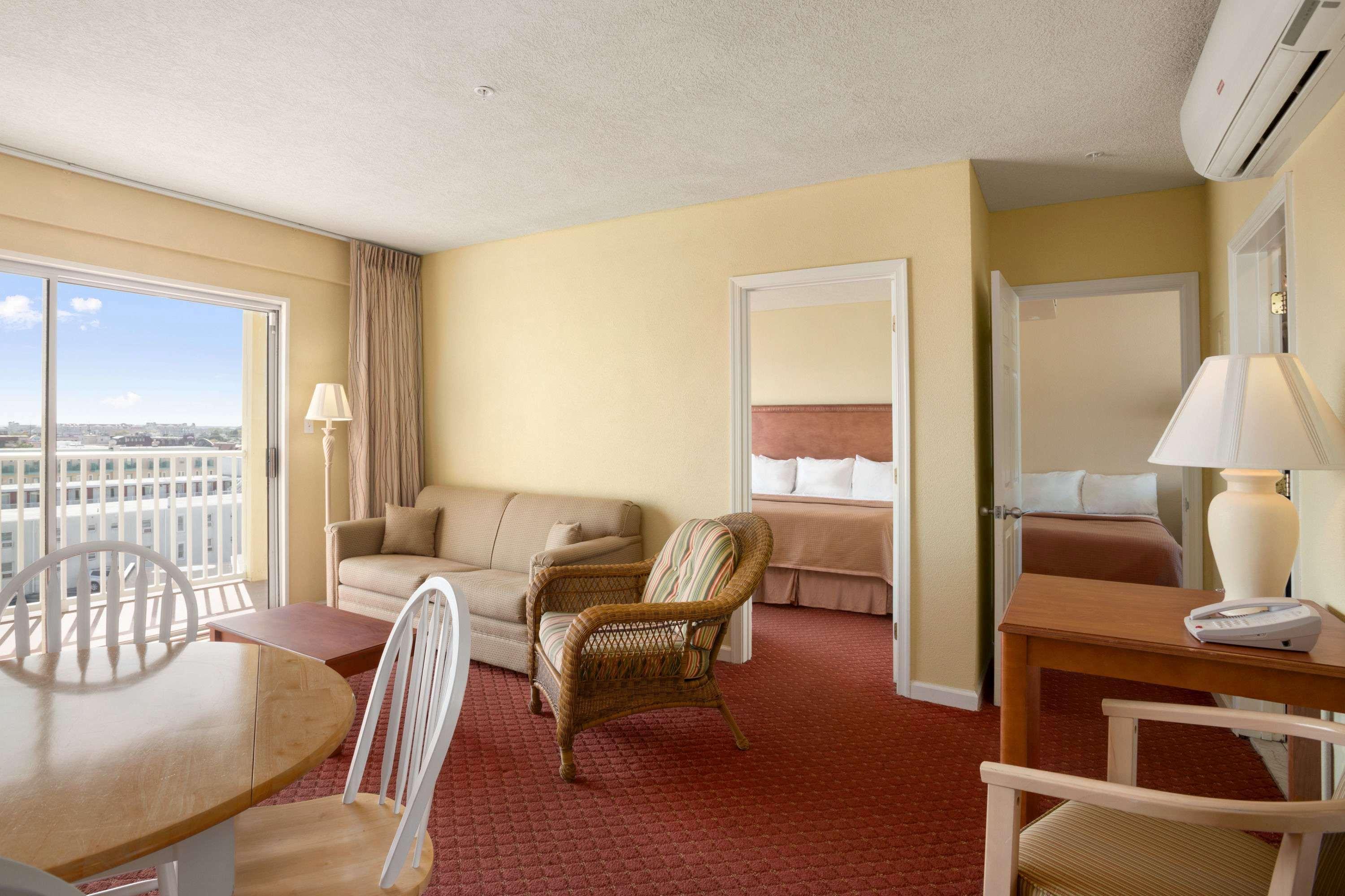 Howard Johnson By Wyndham Ocean Oceanfront Hotel 2*