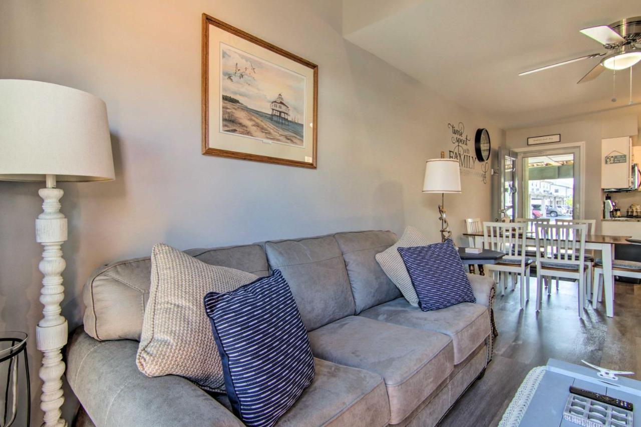 Airy Ocean On Canal Front With Deck! *