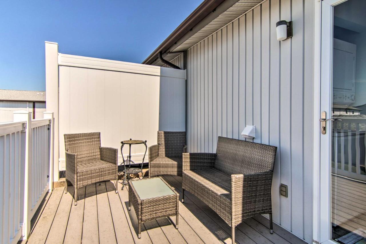 Airy Ocean On Canal Front With Deck!