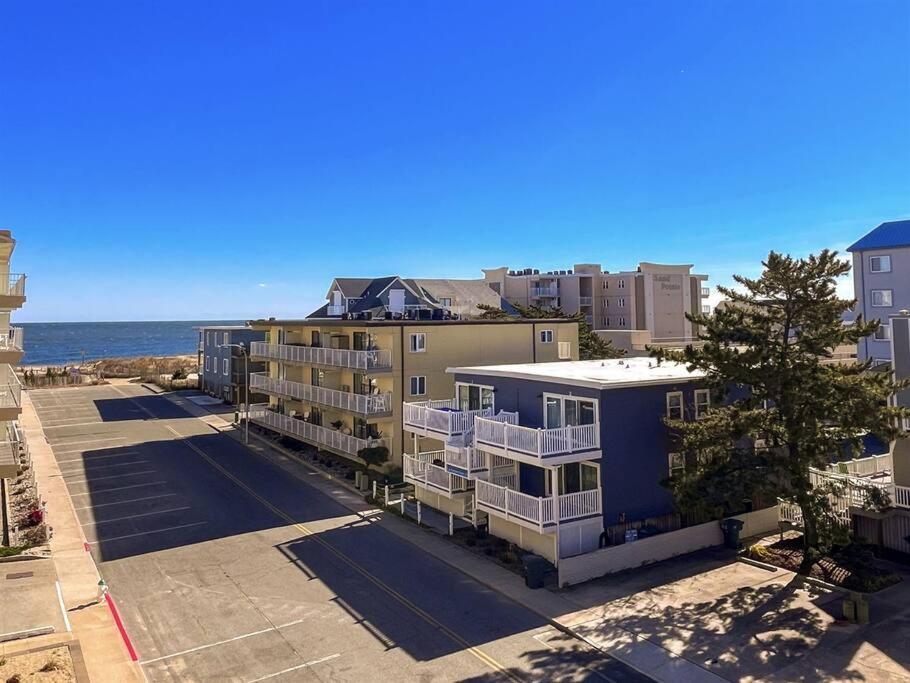 Ocean Views * Private Balcony * Elevator Holiday home
