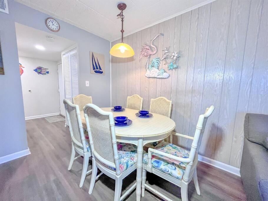 Holiday home Ocean Views * Private Balcony * Elevator *