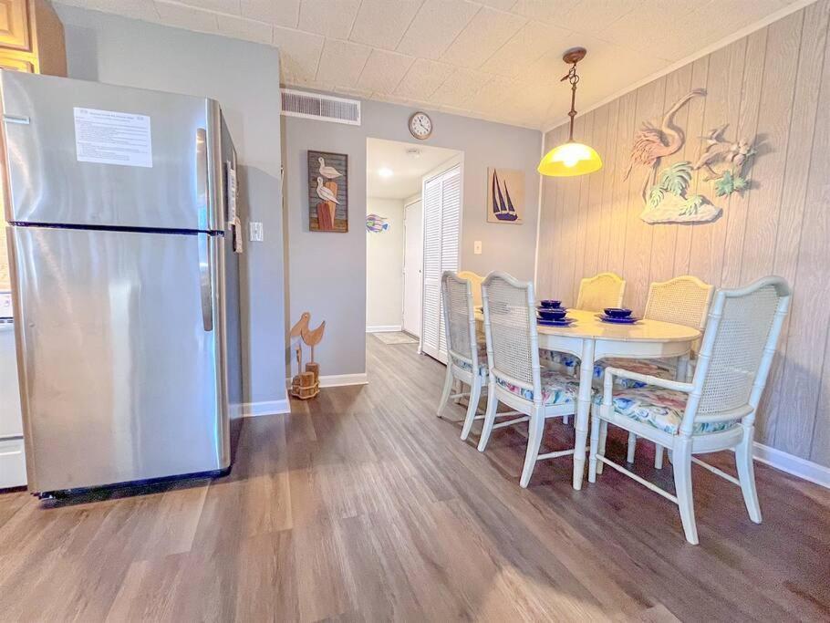 Ocean Views * Private Balcony * Elevator Holiday home