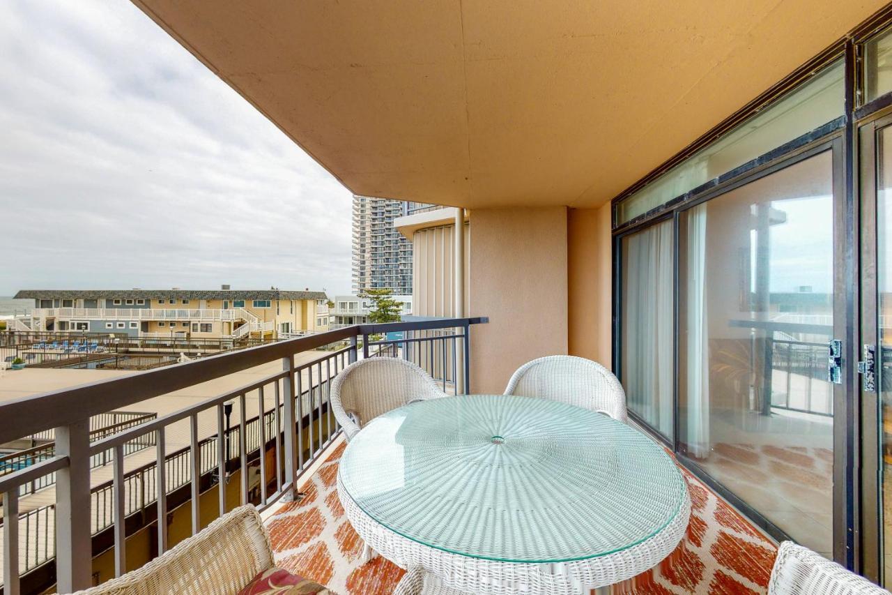 Fountainhead Towers 305 Apartment *