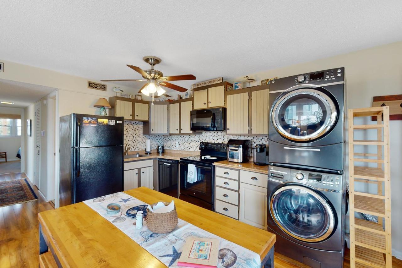 Golden Shore 3 Apartment *