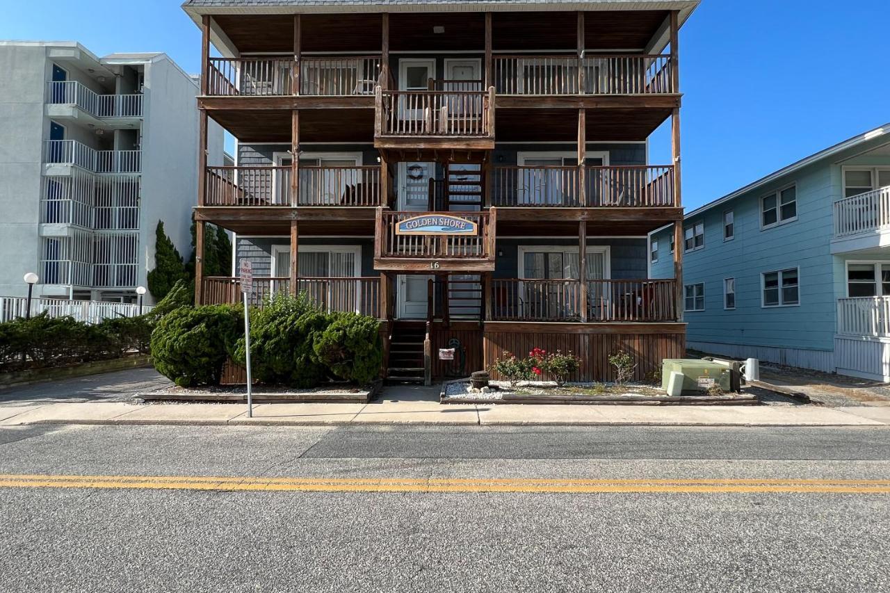 Golden Shore 3 Apartment