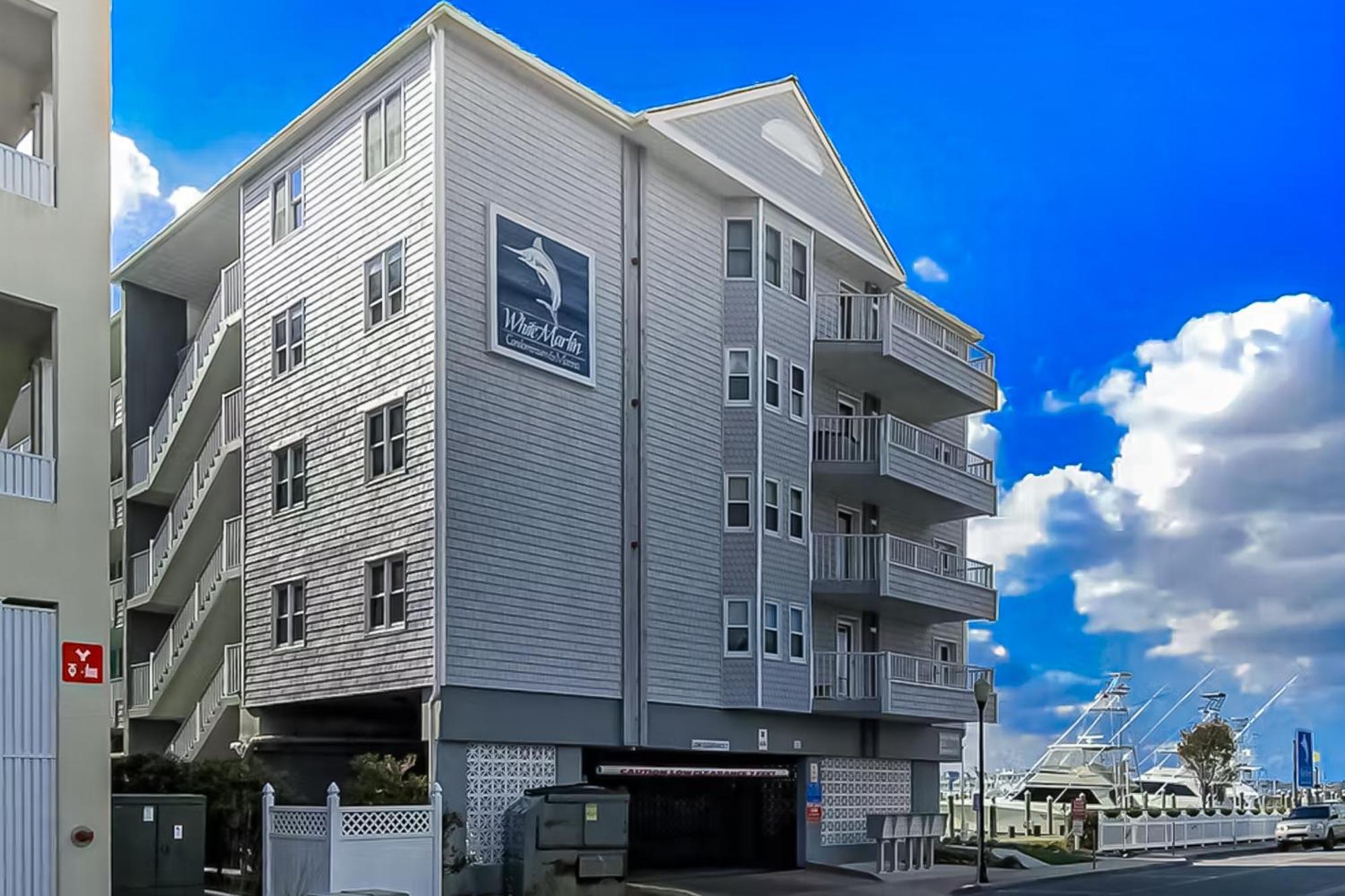Apartment White Marlin 303b