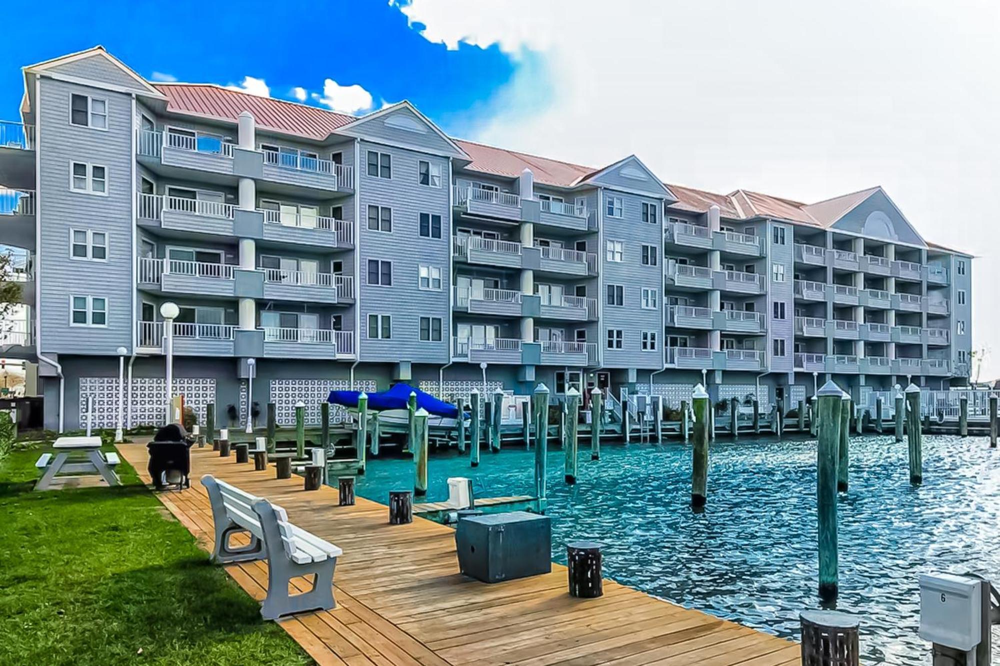 Apartment White Marlin 303b *