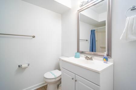 Apartment Modern 3-br Ocean Block Walk To The *