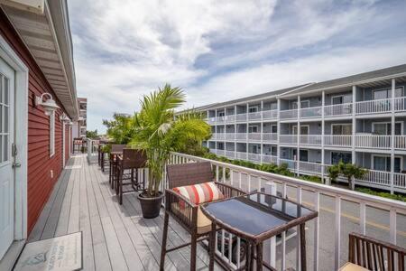 Modern 3-br Ocean Block Walk To The Ocean City
