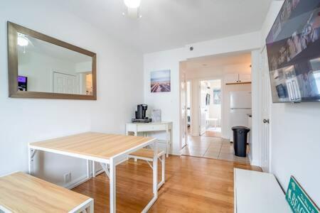 Modern 3-br Ocean Block Walk To The Apartment