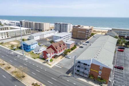 Modern 3-br Ocean Block Walk To The