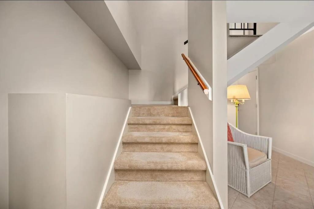 Canal Views And Walking Distance To Ocean And Park Holiday home *