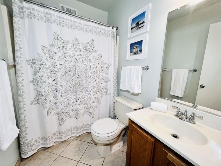 Canal Views And Walking Distance To Ocean And Park Holiday home