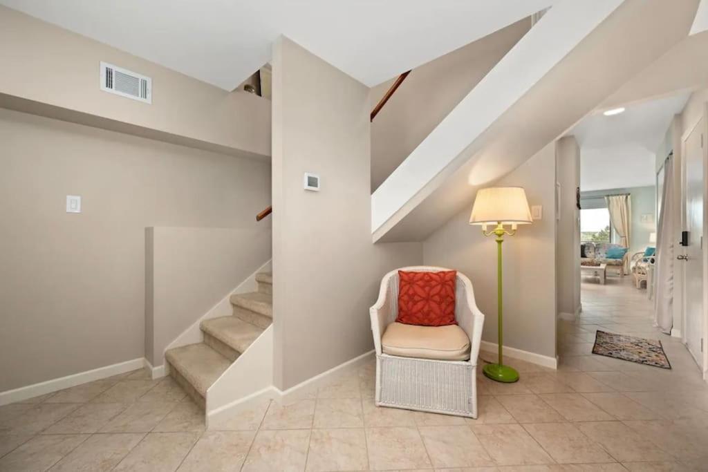 Canal Views And Walking Distance To Ocean And Park Holiday home