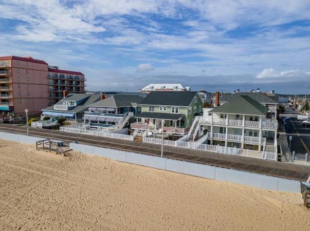 Apartment Sea Foam Ocean Front 1005 *