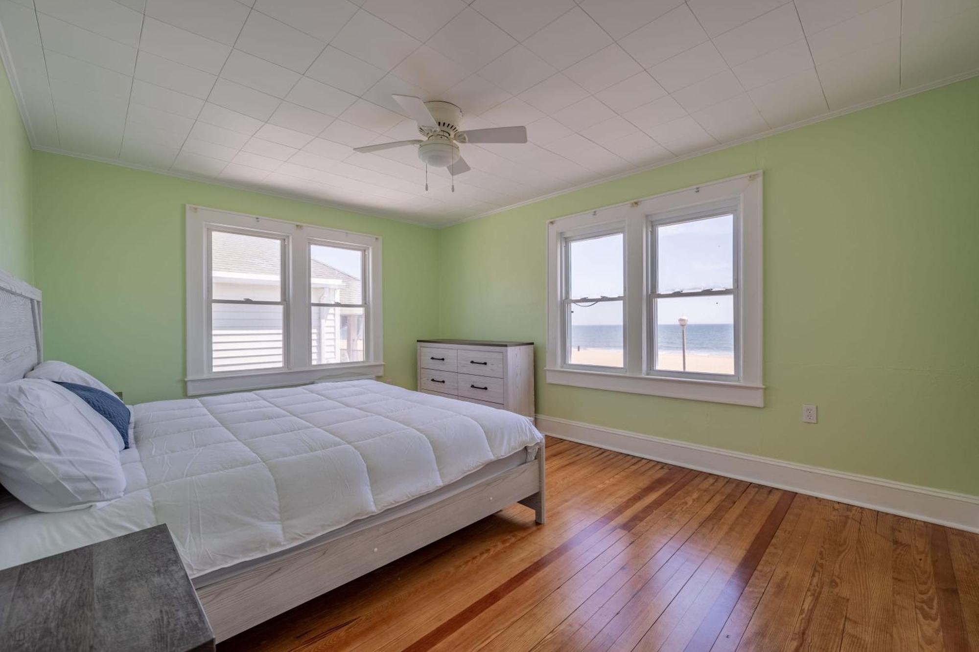 Apartment Sea Foam Ocean Front 1005