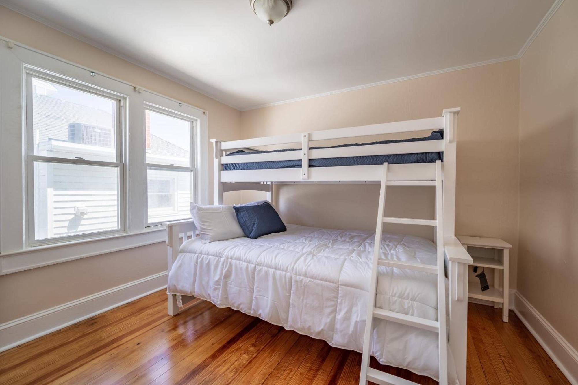 Apartment Sea Foam Ocean Front 1005 *
