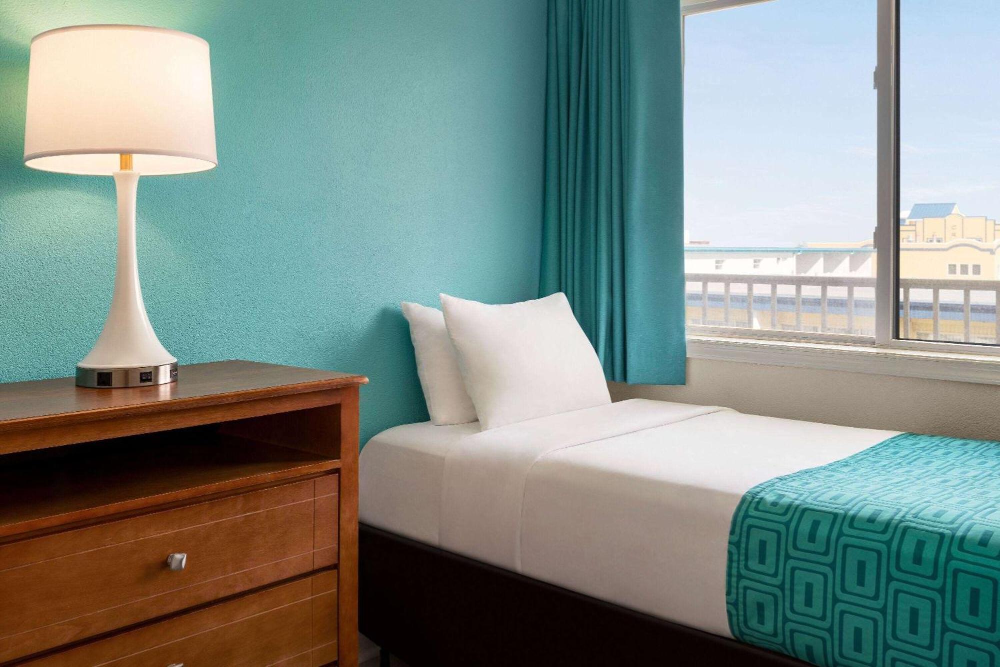 Howard Johnson By Wyndham Ocean Oceanfront Hotel
