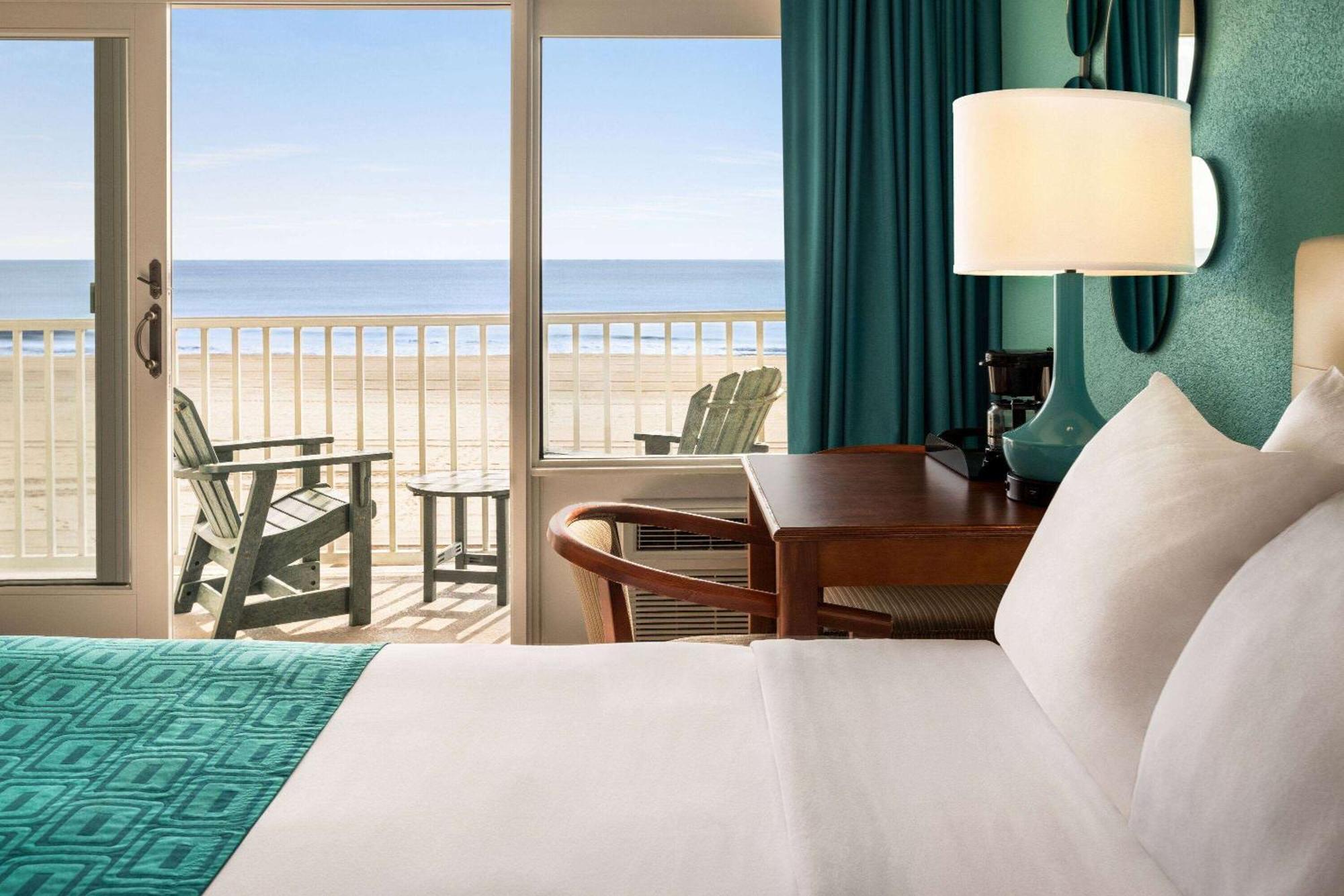 Howard Johnson By Wyndham Ocean Oceanfront Hotel