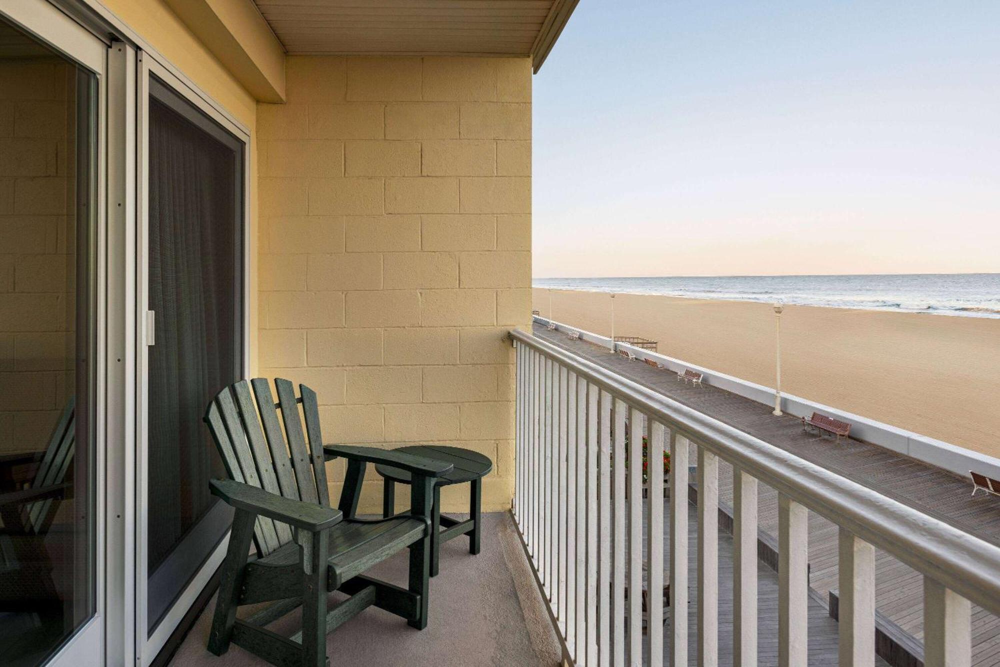Howard Johnson By Wyndham Ocean Oceanfront Ocean City
