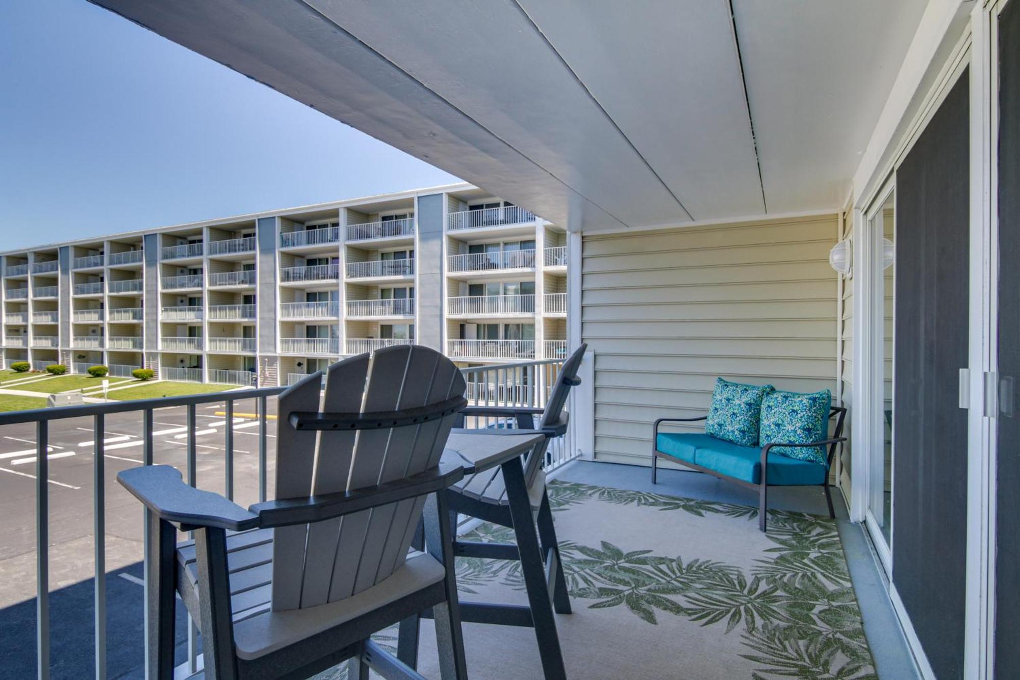 Apartment Family With Pool Walk To Ocean Beach!