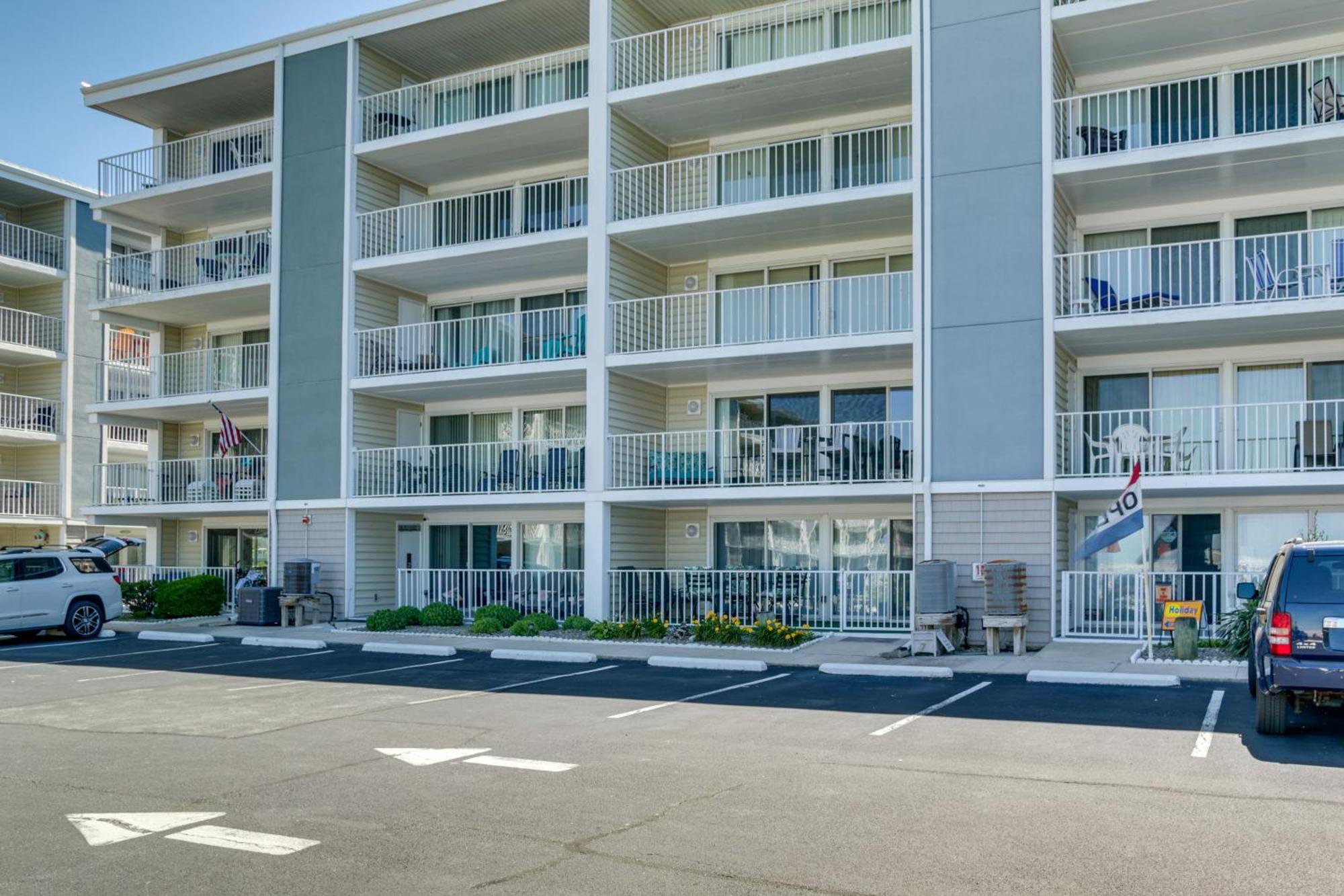 Family With Pool Walk To Ocean Beach! Apartment