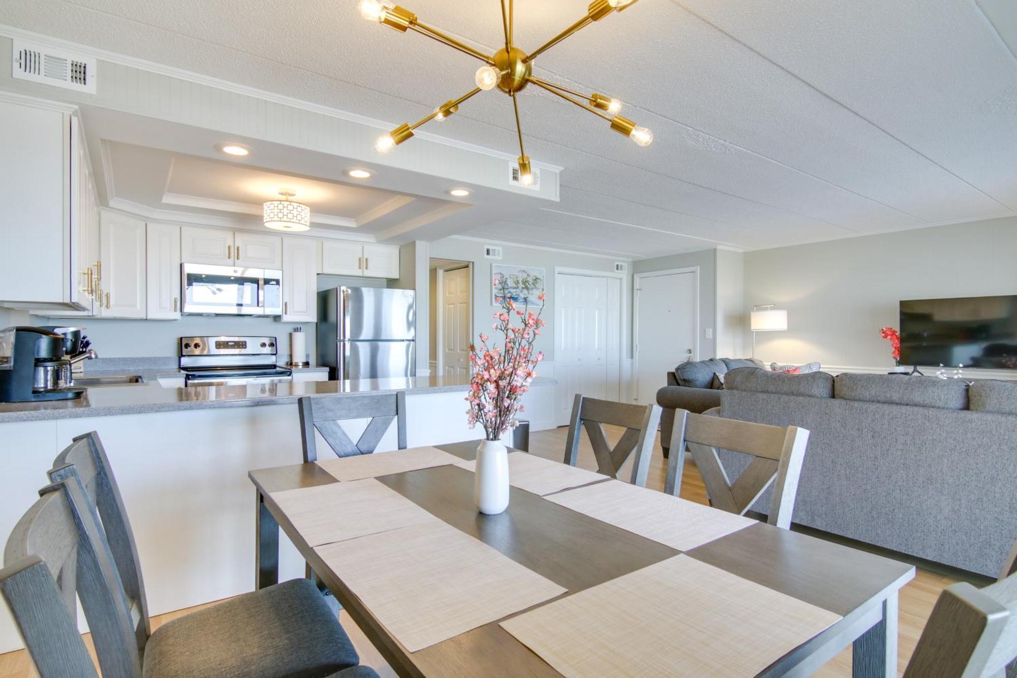 Apartment Family With Pool Walk To Ocean Beach! *
