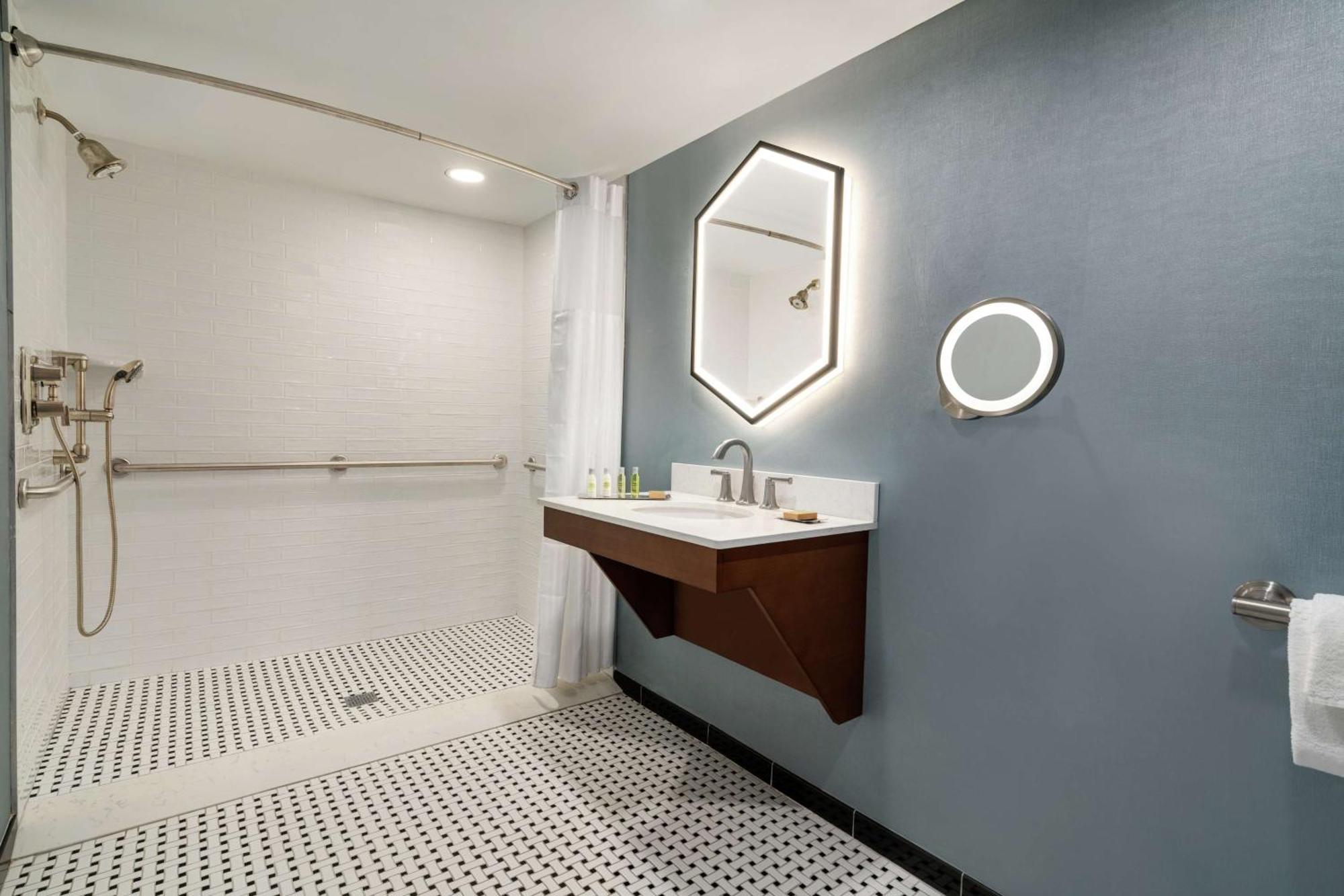 Hotel Doubletree By Hilton Ocean Oceanfront