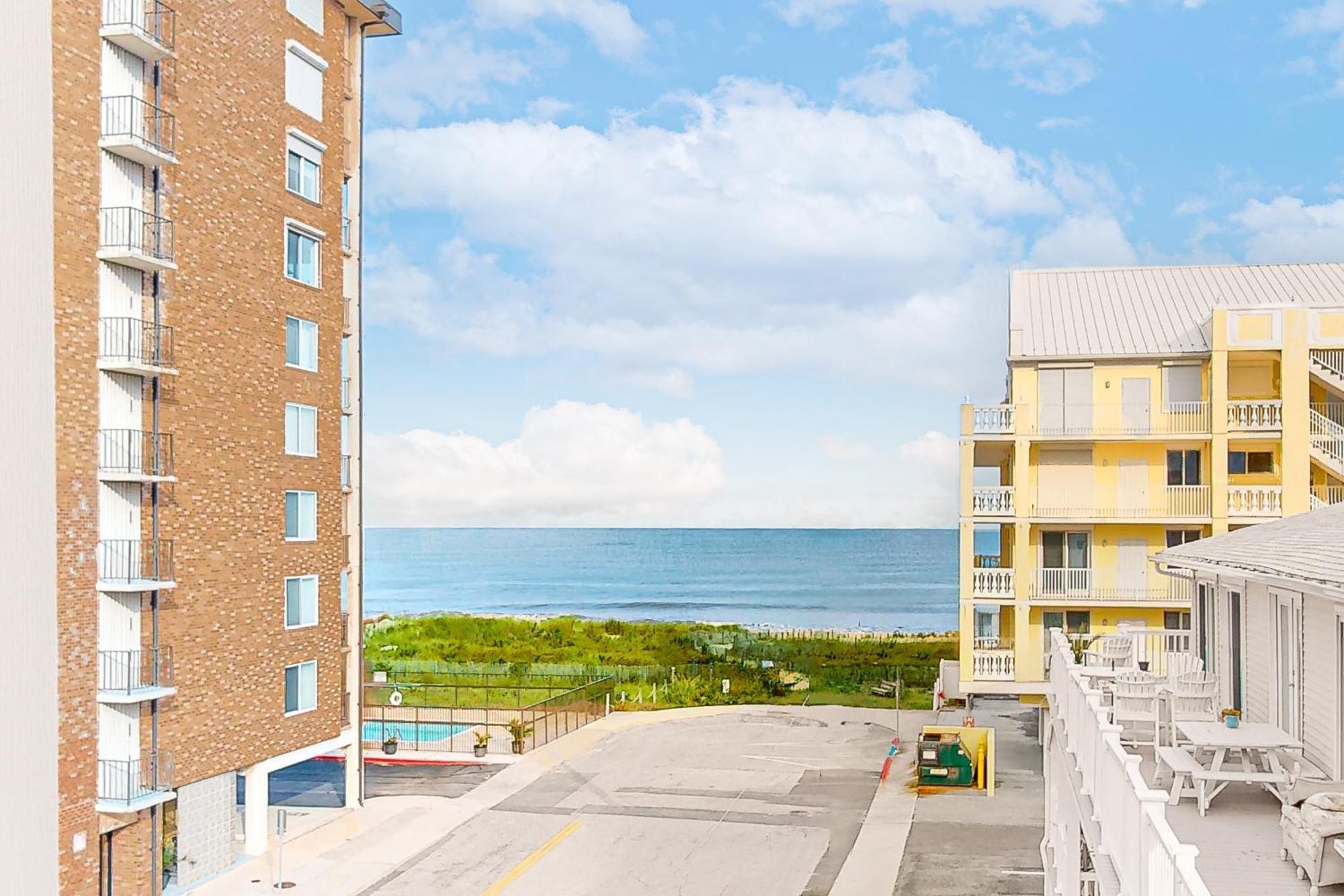 Apartment Cake By The Ocean - Silver Shores 301 *