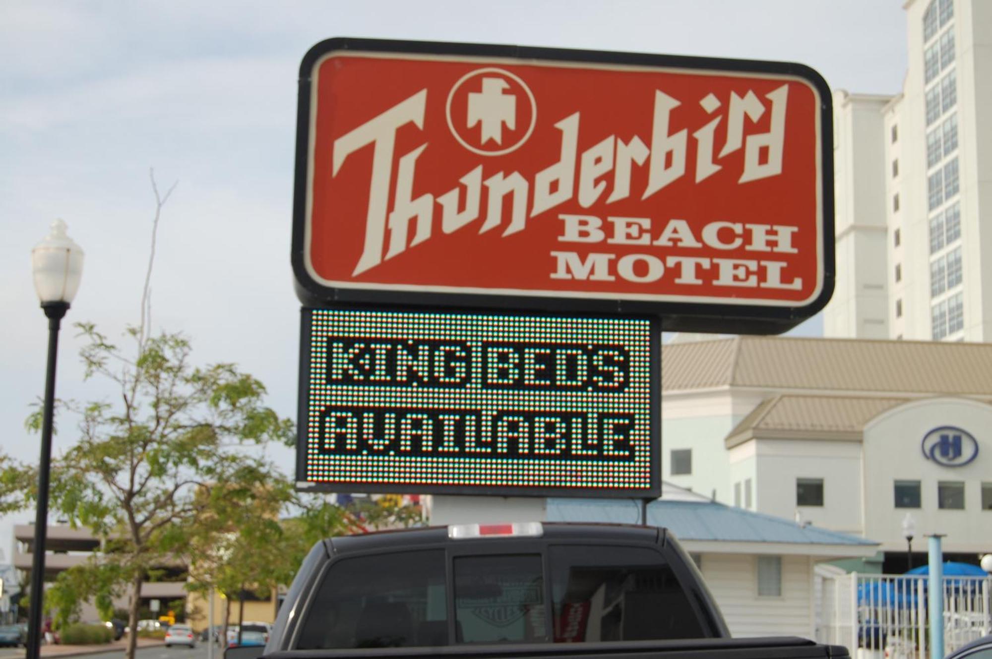 Thunderbird Motel 2*