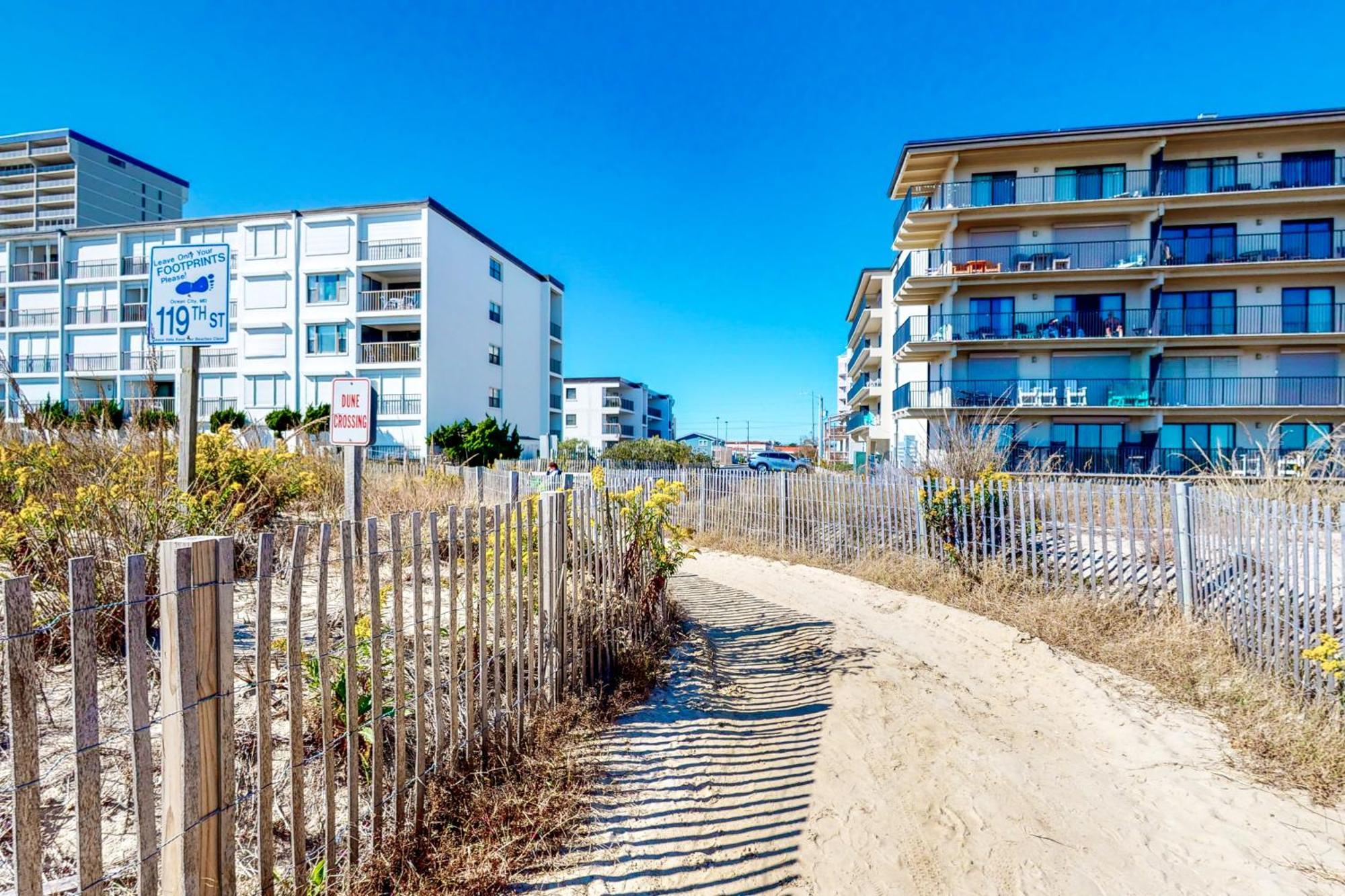 Sandy Square Apartment