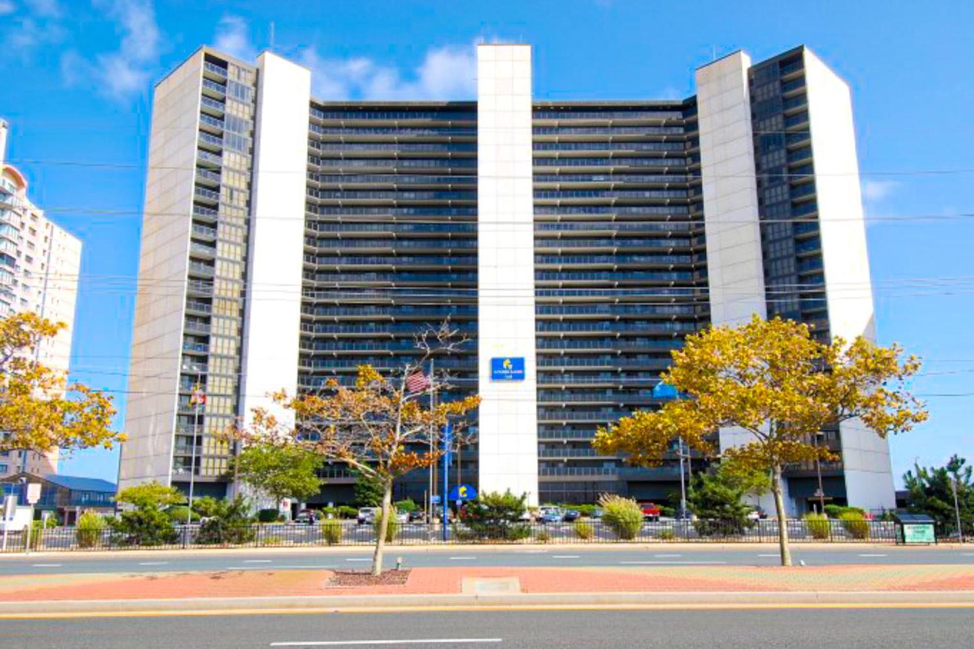Golden Sands 911 Apartment *