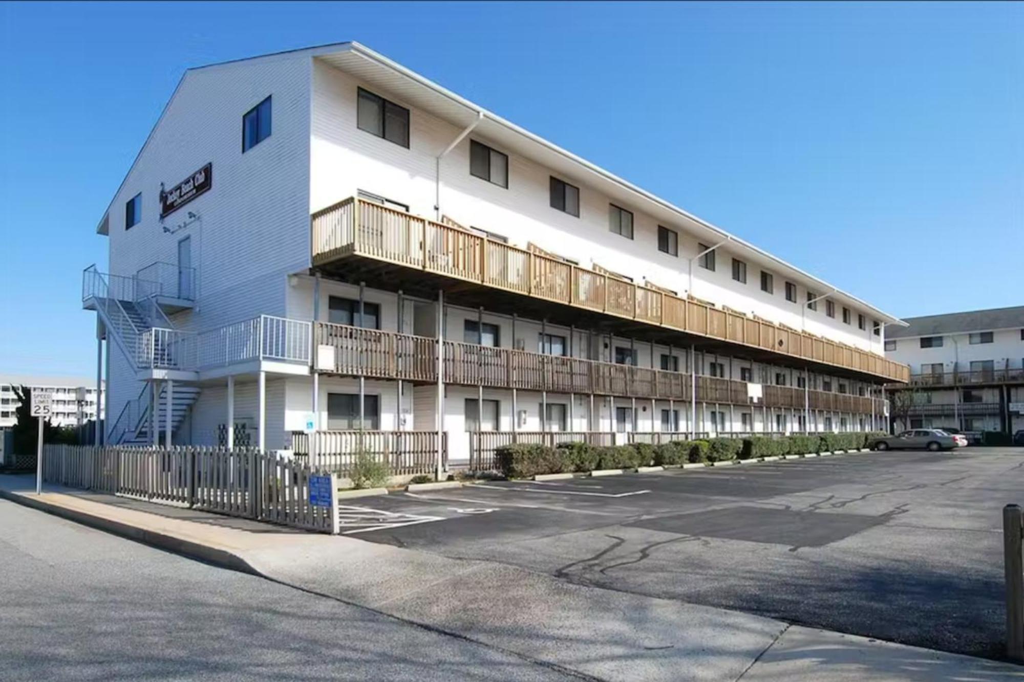Apartment Jockey Club 235 *